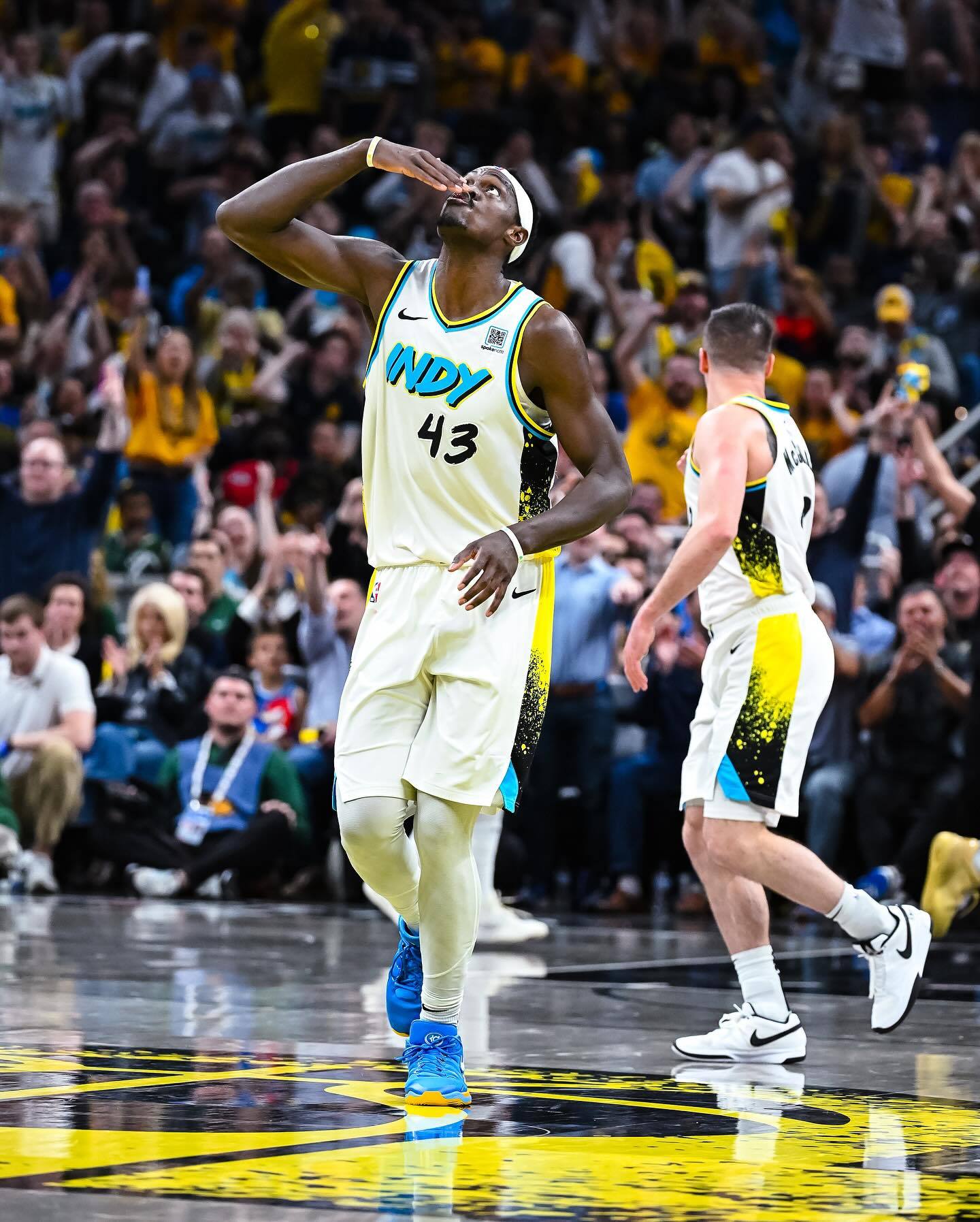 雄鹿迎战步行者，能否取得连胜晋级季后赛？的简单介绍