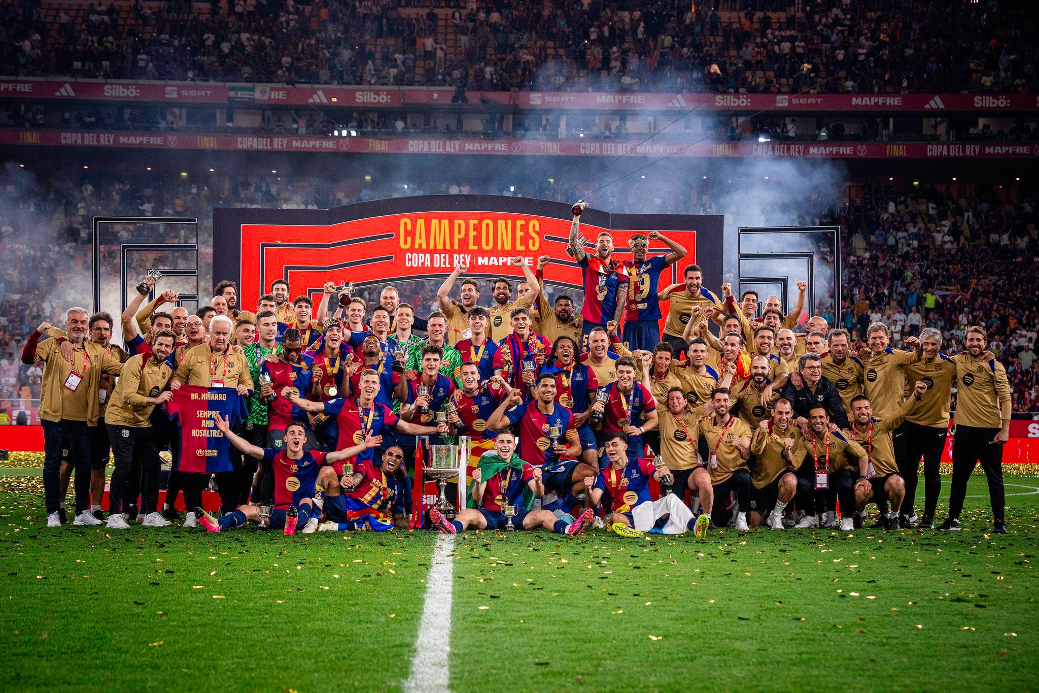 包含足球赛场上将会演绎出一场场令人难忘的故事的词条