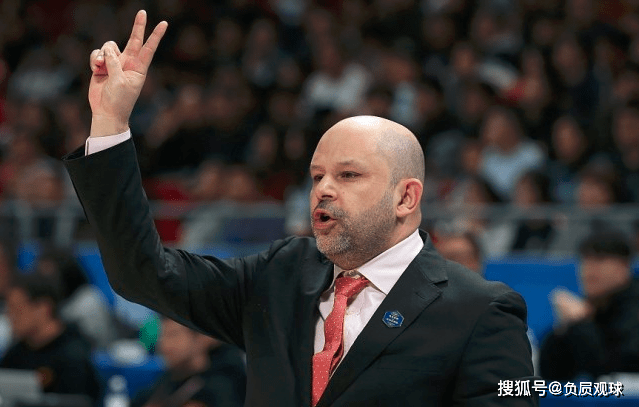 包含华合客场失利，球队面临考验的词条