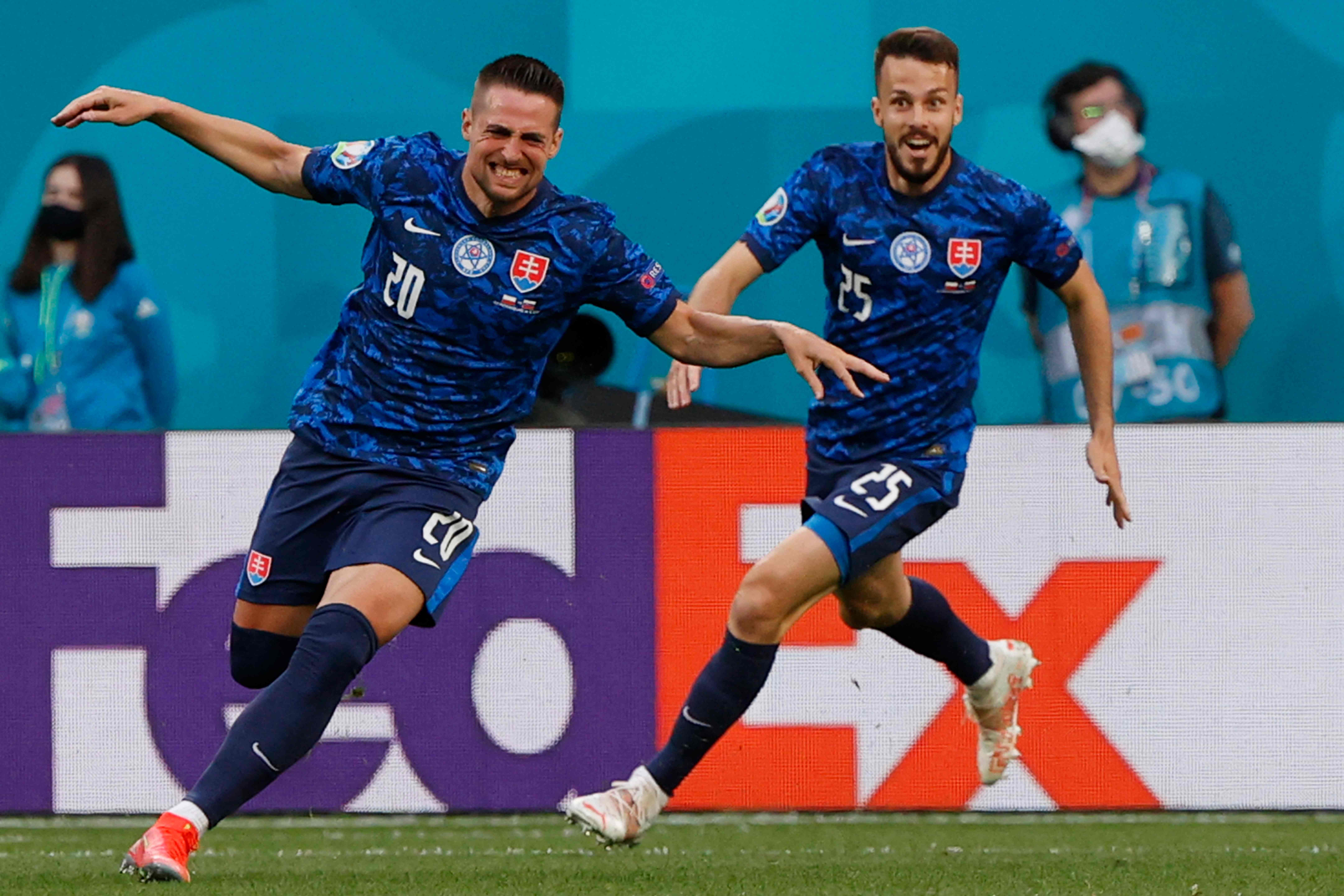 包含斯洛伐克迎战西班牙，争夺欧洲预赛资格的词条