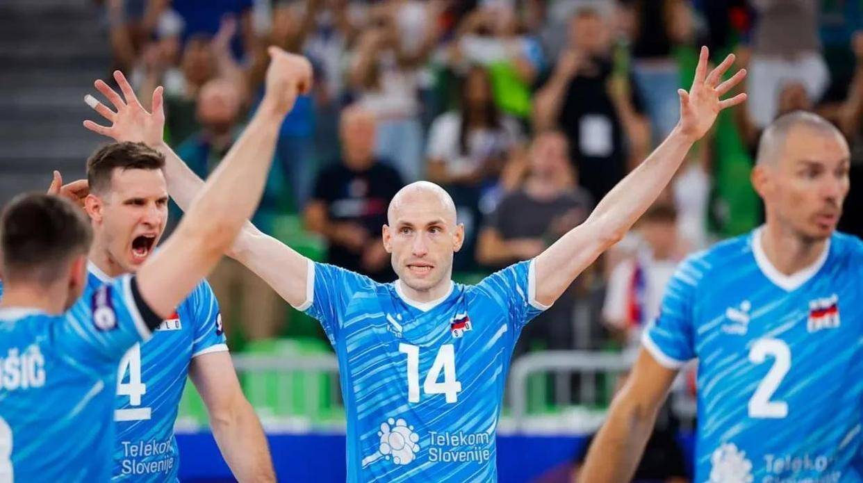 包含斯洛文尼亚队驾轻就熟，实现完胜的词条