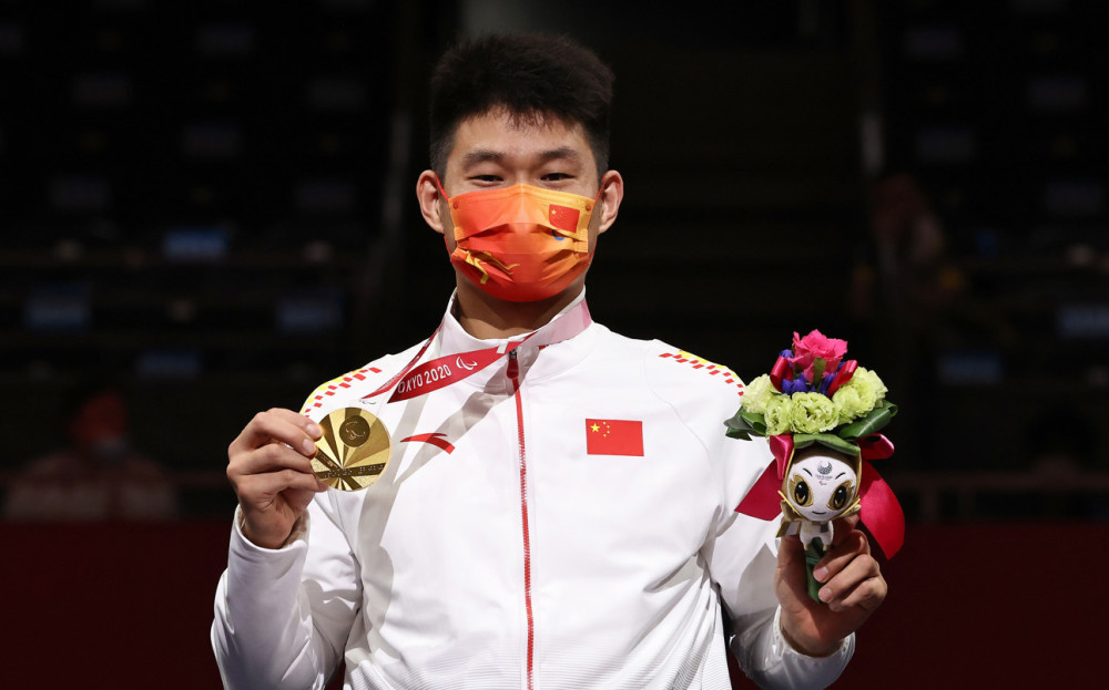 瑞典击剑选手奋勇争先，力夺季军