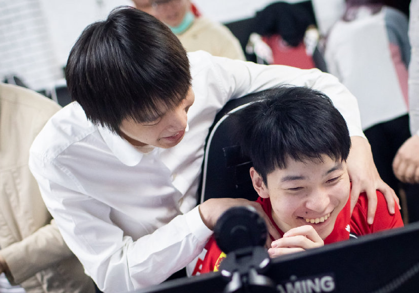 包含某战队训练赛趣事曝光，全员爆笑不止的词条