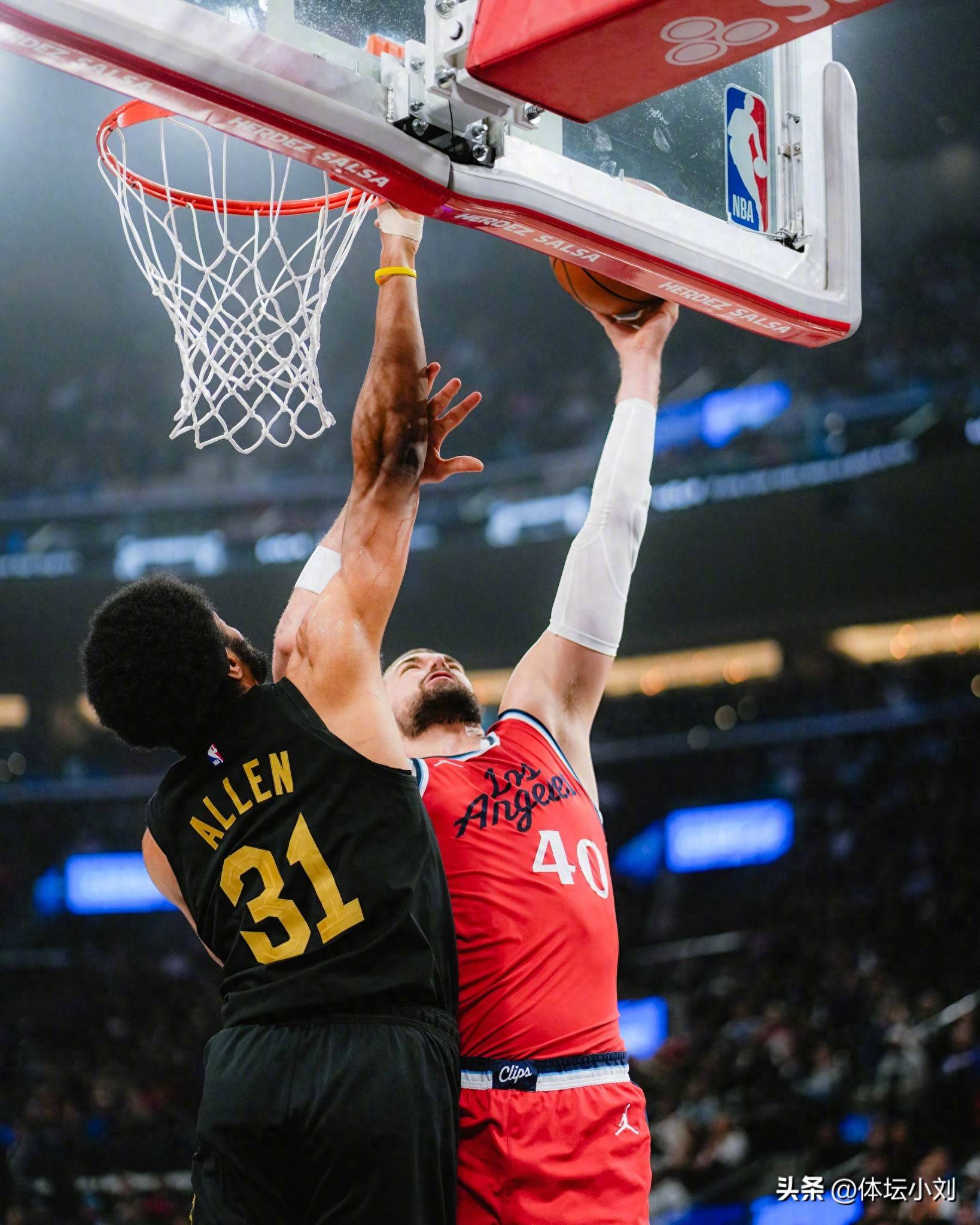 爱游戏app下载地址-包含快船主场大胜马刺,莱昂纳德稳健发挥的词条