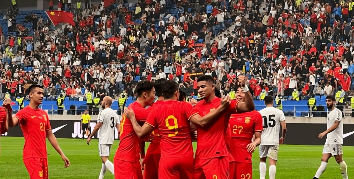 爱游戏app下载-足球赛事开战在即,球员们备战彼此磨砺