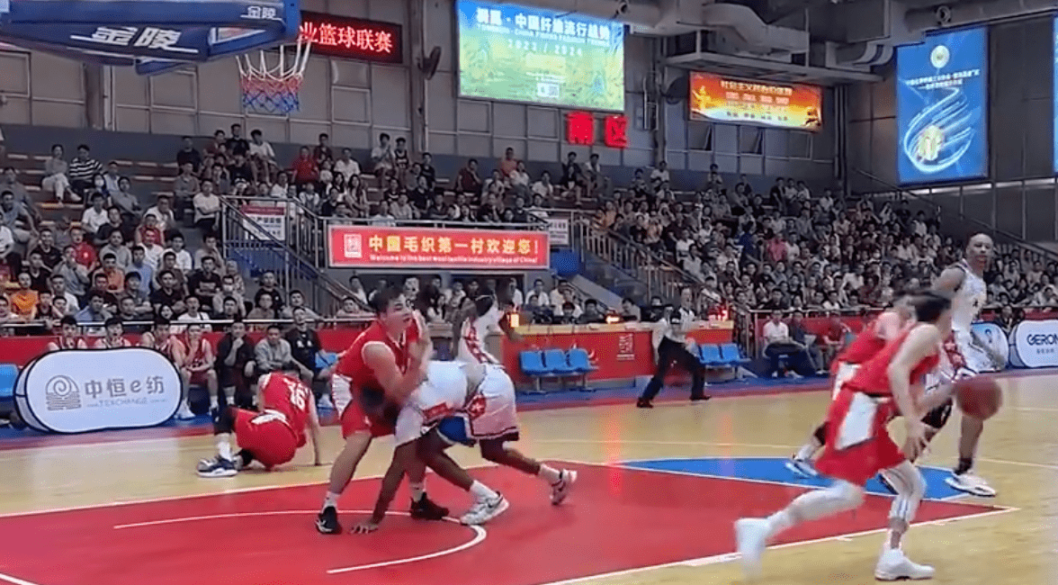 关于顶级篮球联赛内部对决搏击,球员实力爆发的信息 关于顶级篮球联赛内部对决搏击,球员实力爆发的信息