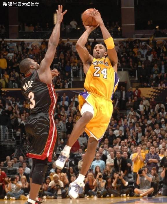 全明星之夜,篮球巨星在精彩表演中获得掌声雷动的简单介绍 全明星之夜,篮球巨星在精彩表演中获得掌声雷动的简单介绍