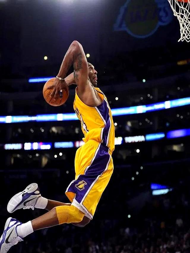 全明星之夜,篮球巨星在精彩表演中获得掌声雷动的简单介绍 全明星之夜,篮球巨星在精彩表演中获得掌声雷动的简单介绍