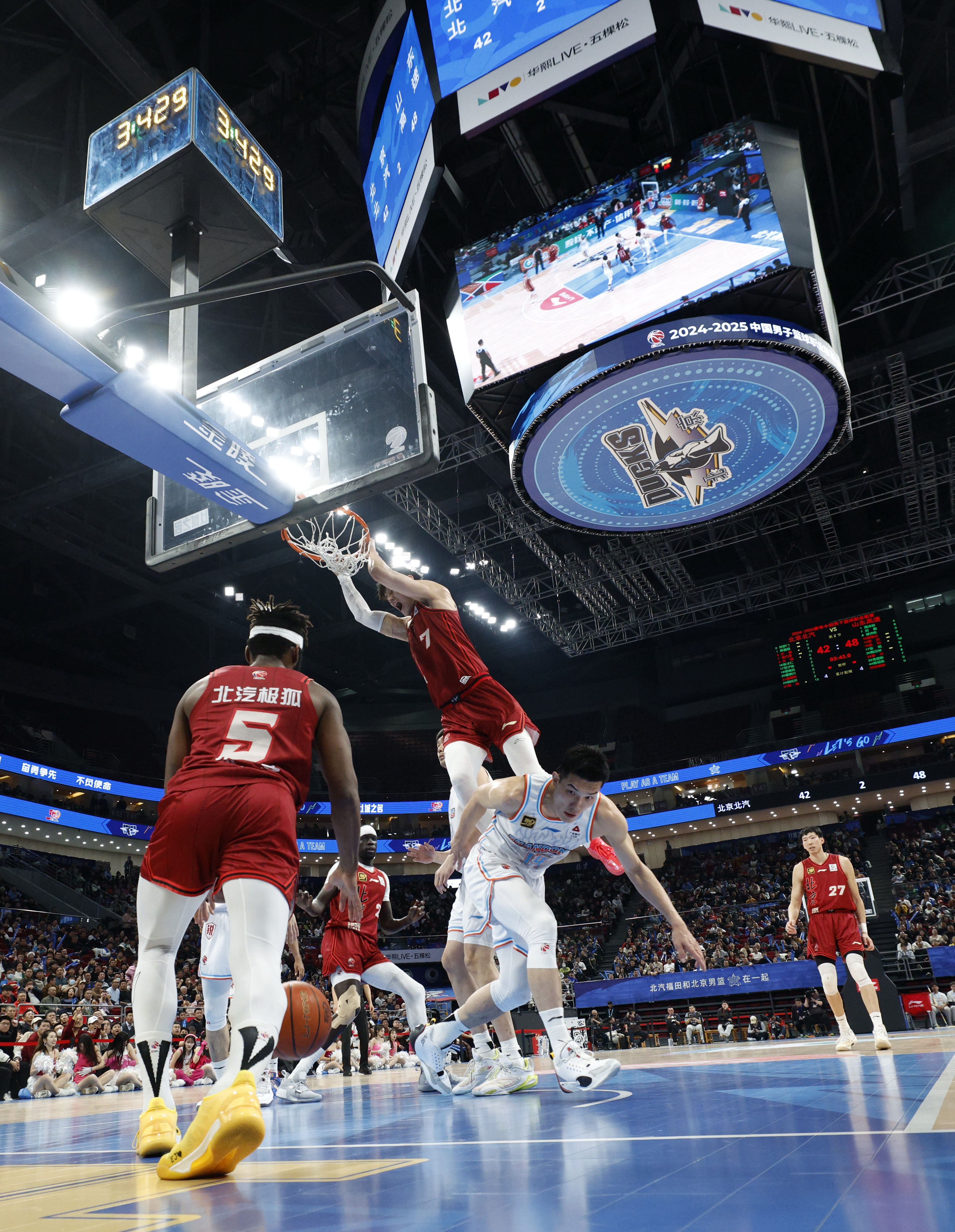 爱游戏官网-比赛过程紧张刺激，观众热情高涨