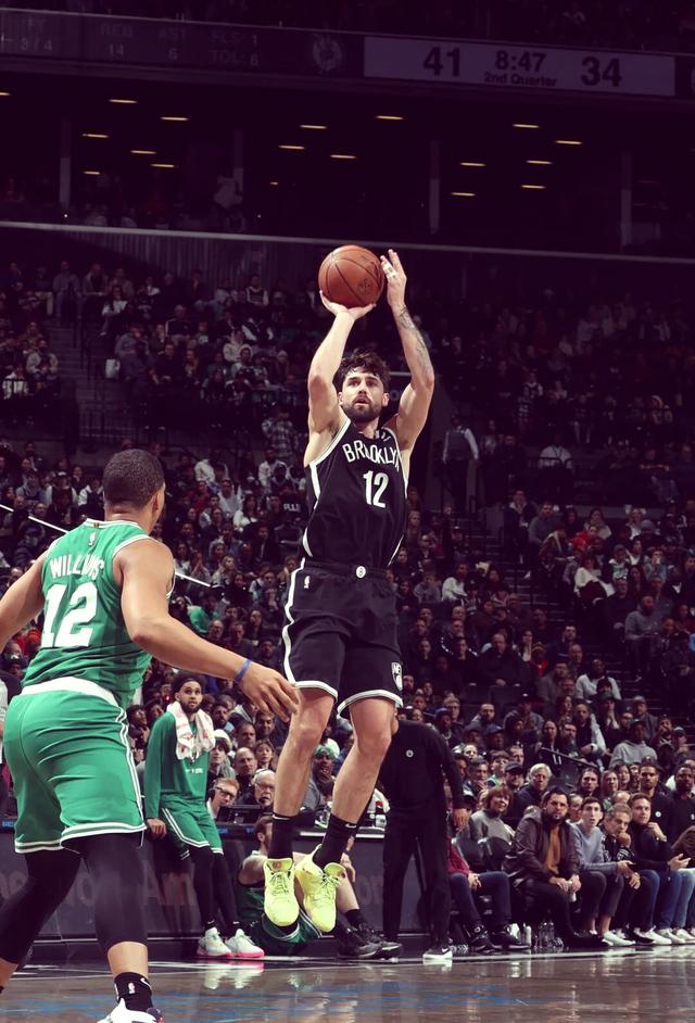 爱游戏竞技-凯尔特人关键时刻难挡热火，遗憾失利