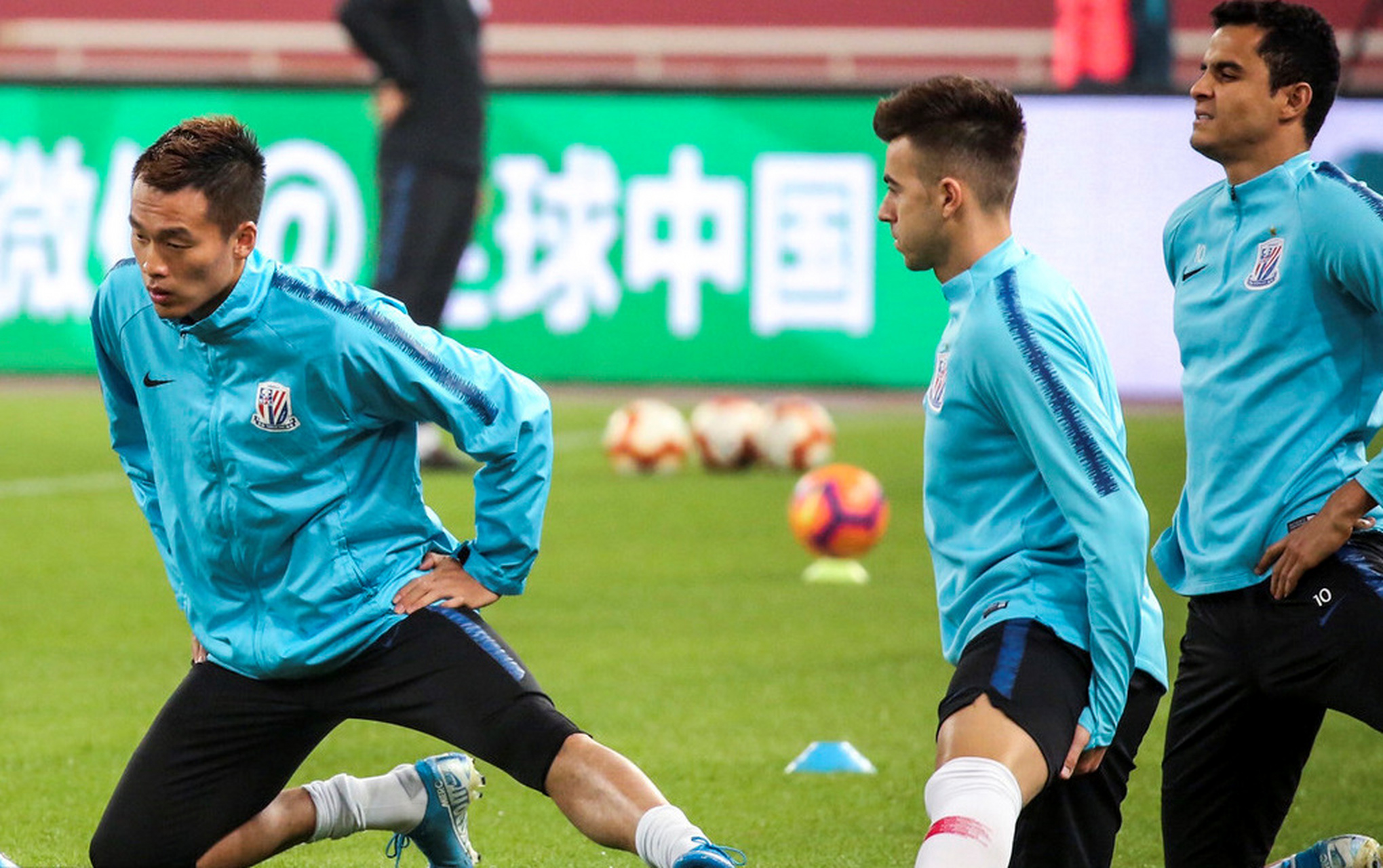 足球赛场上外援表现抢眼，引发球迷对外援关注的简单介绍